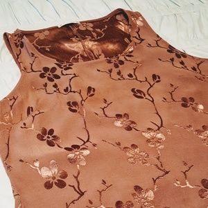 Sleeveless patterned brown top with 2" side slits